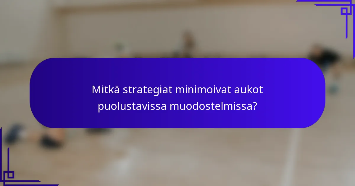 Mitkä strategiat minimoivat aukot puolustavissa muodostelmissa?